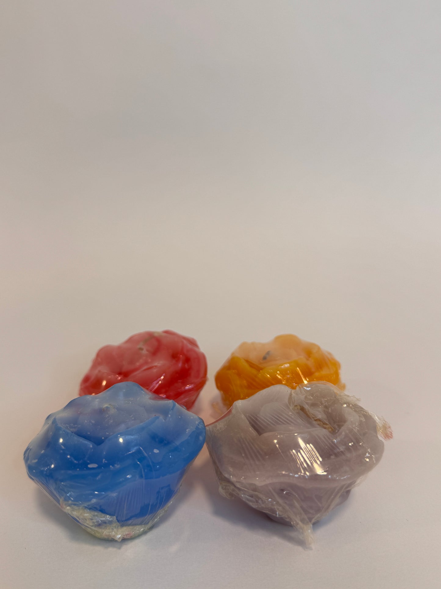 Velas en Forma de Rosa Aromatizadas Delicadas velas decorativas con suave fragancia, ideales para ambientar, relajar y llenar de encanto cualquier espacio