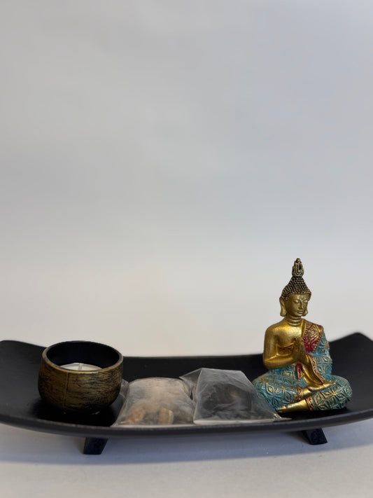 Porta Vela con Buda Símbolo de luz y sabiduría, representa la guía espiritual en el camino hacia la paz interior y la prosperidad
