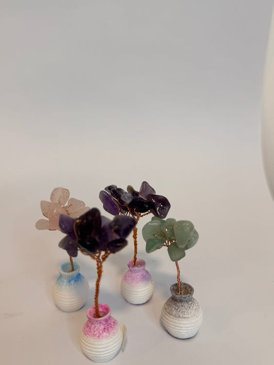 Floreritos de Cuarzo Pequeños arreglos con cristales naturales, ideales para decorar y atraer energía positiva, armonía y abundancia al hogar o espacio sagrado