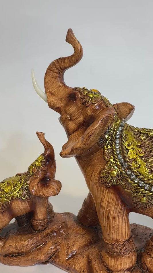 Dúo de Elefantes en Madera Armoniosas figuras talladas que simbolizan sabiduría, fuerza y prosperidad. Perfectas para decorar y atraer energía natural y positiva